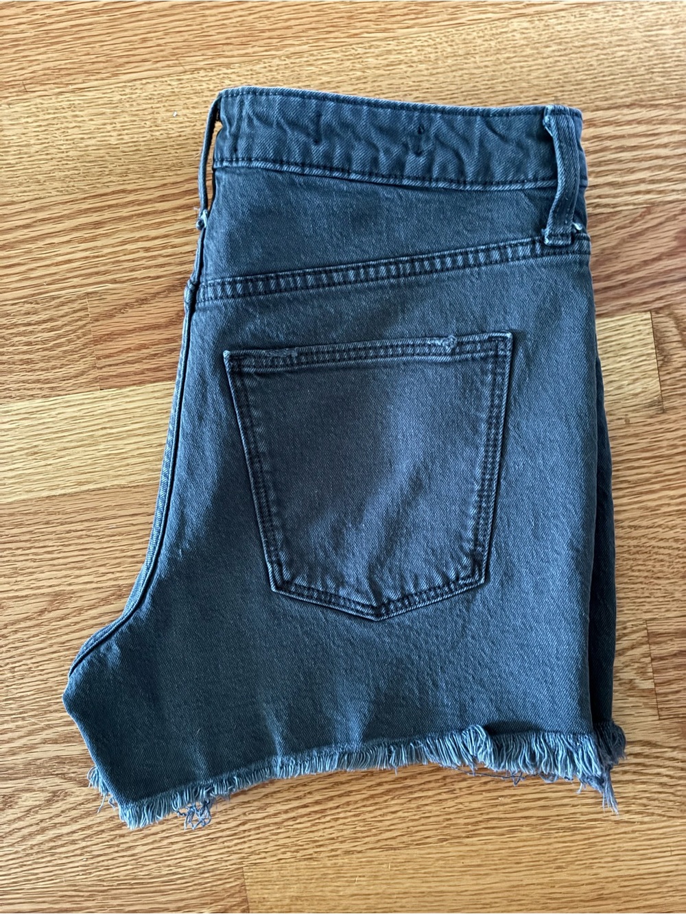 Universal Thread Washed Black Denim Frayed Women’s Shorts Size 6